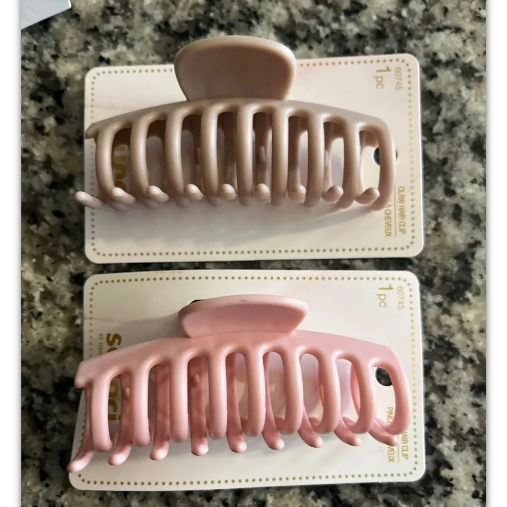 Lot of 7 large hair claws women hair clips